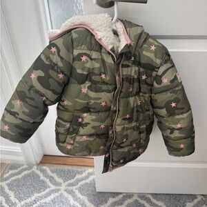 Children's Camouflage Puffer Jacket with Pink Stars